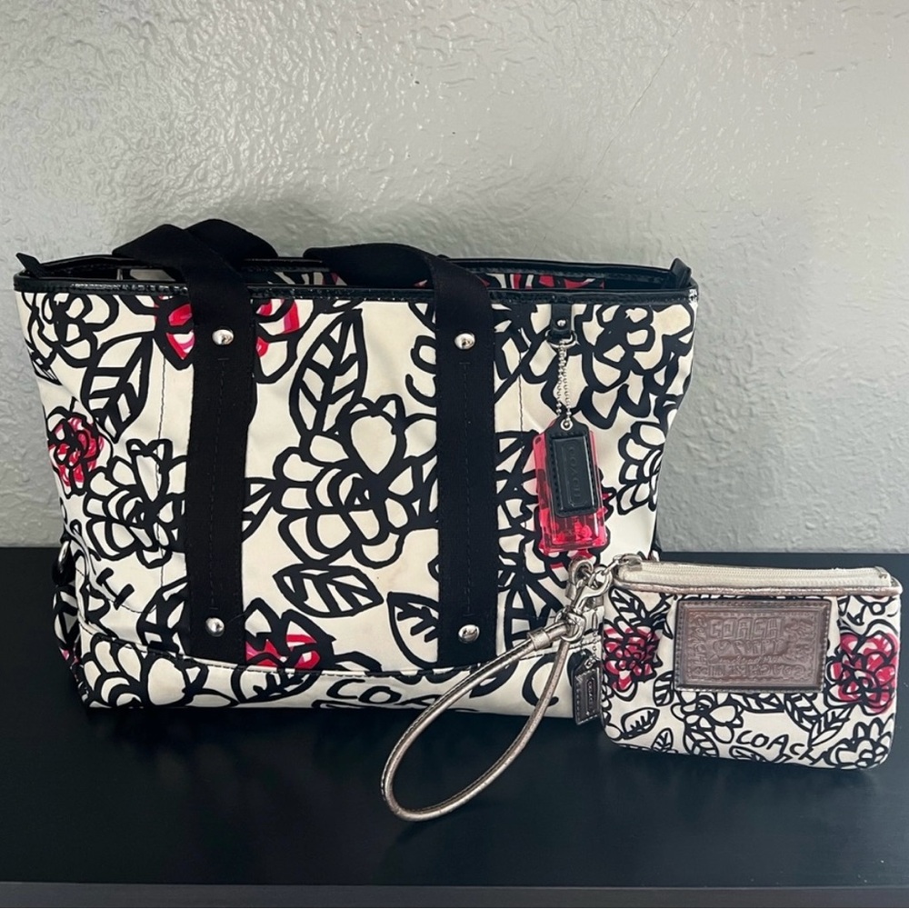 Coach Poppy daisy graffiti Floral Print Women's Bag Set